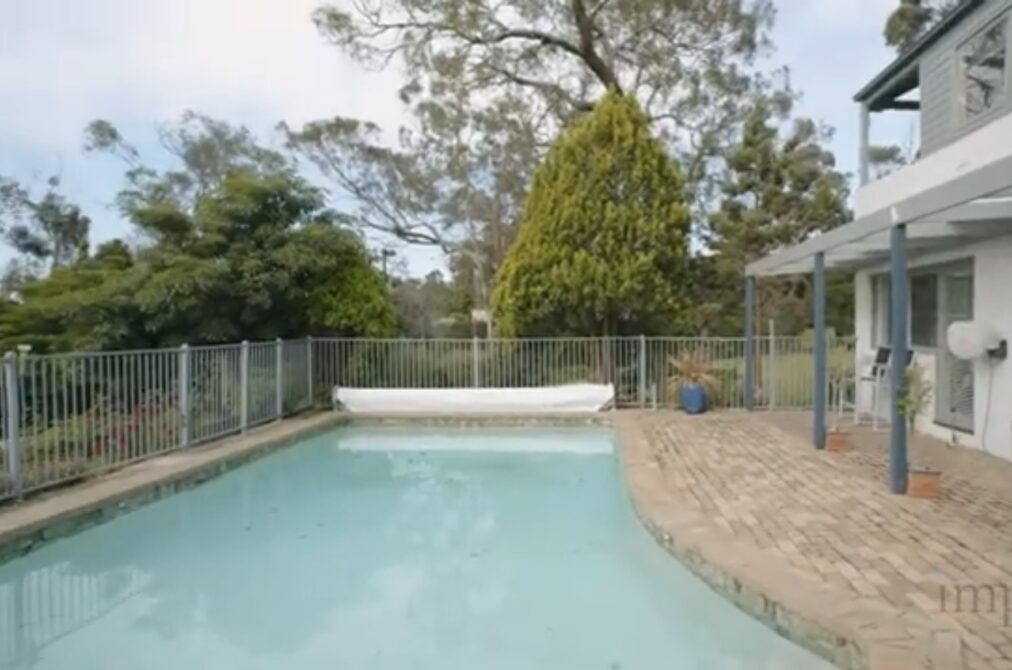 Full pool renovation with Ivory travertine, mid blue tiles and Coowee light blue interior. In Mount Eliza. Before.